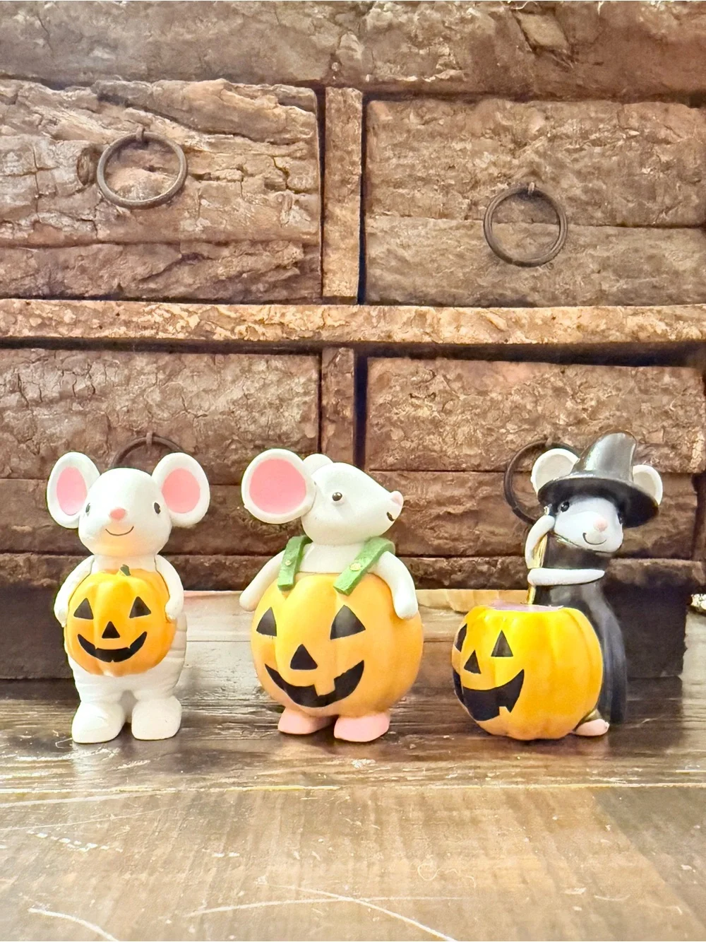 3 little Halloween mouse figurines witch , pumpkin and mummy decoration